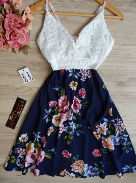 Vestido com detalhes em renda